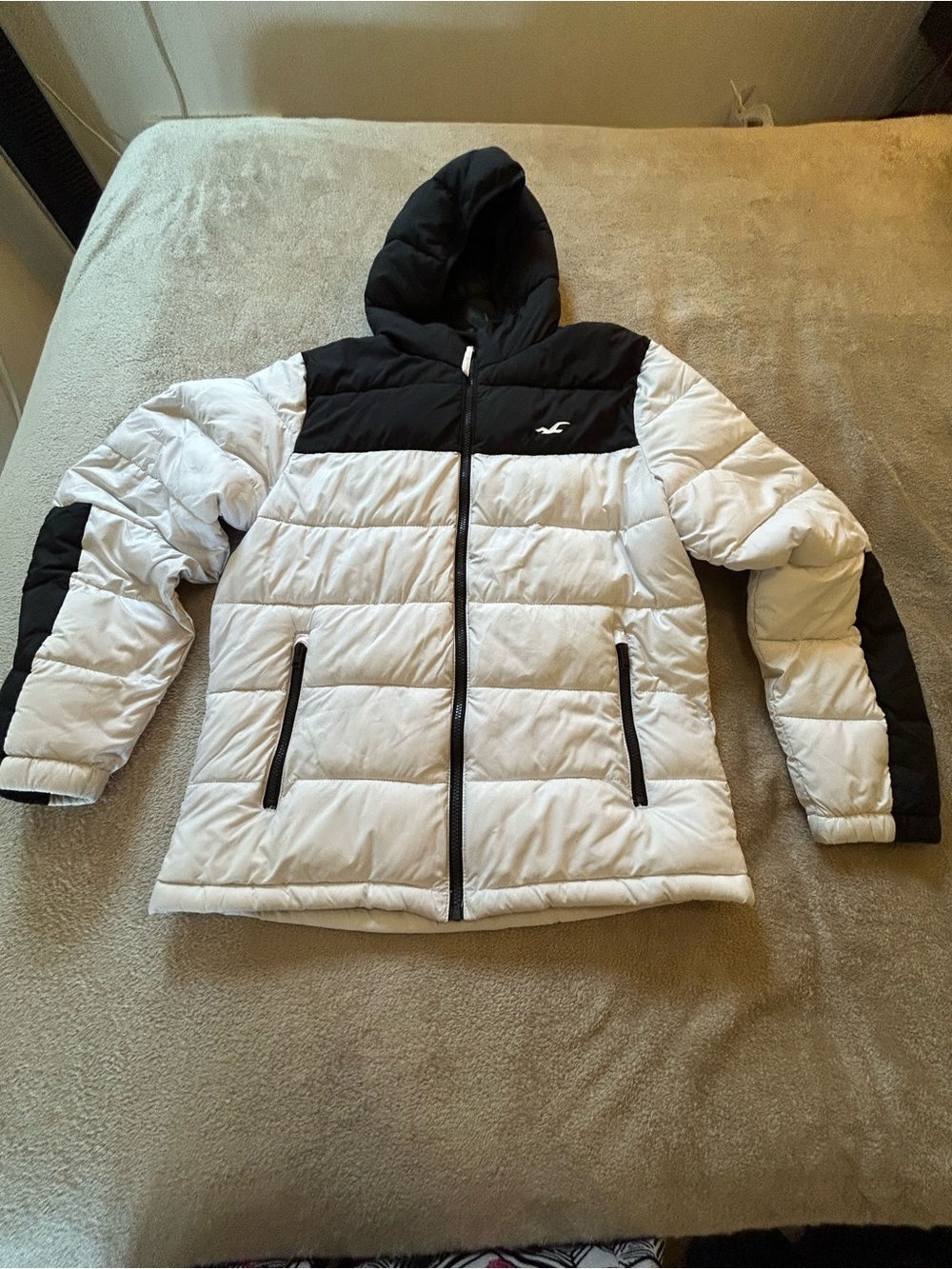 Hollister Hooded Colorblock Puffer Jacket - Black & White Size M